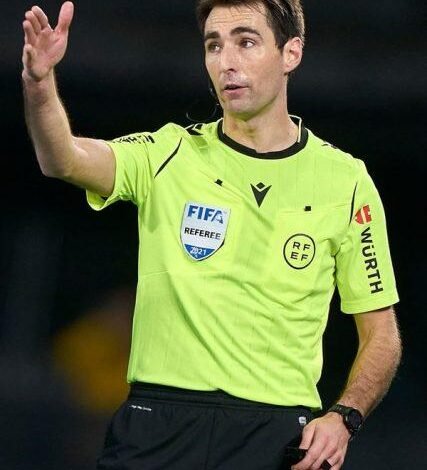 لجنة الحكام تعاقب ريال مدريد بتعيين هذا الحكم لنهائي الكأس لجنة الحكام تعاقب ريال مدريد بتعيين هذا الحكم لنهائي الكأس