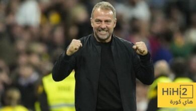 فليك يوضح سبب تمركز دي يونغ كآخر مدافع أمام سيلتا