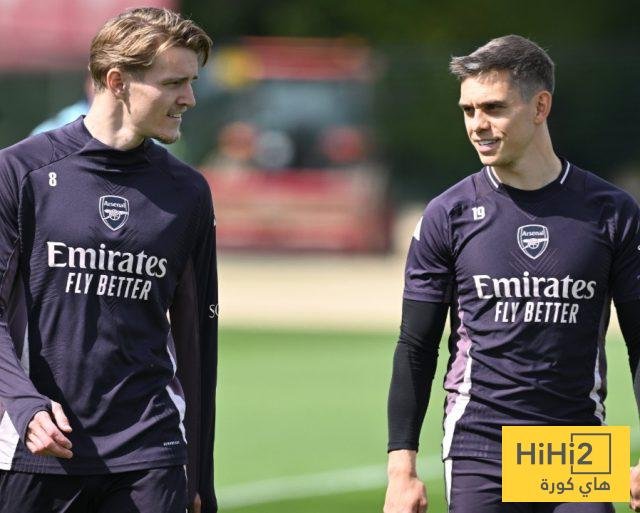 نتائج آخر 4 مباريات بين أرسنال وكريستال باﻻس